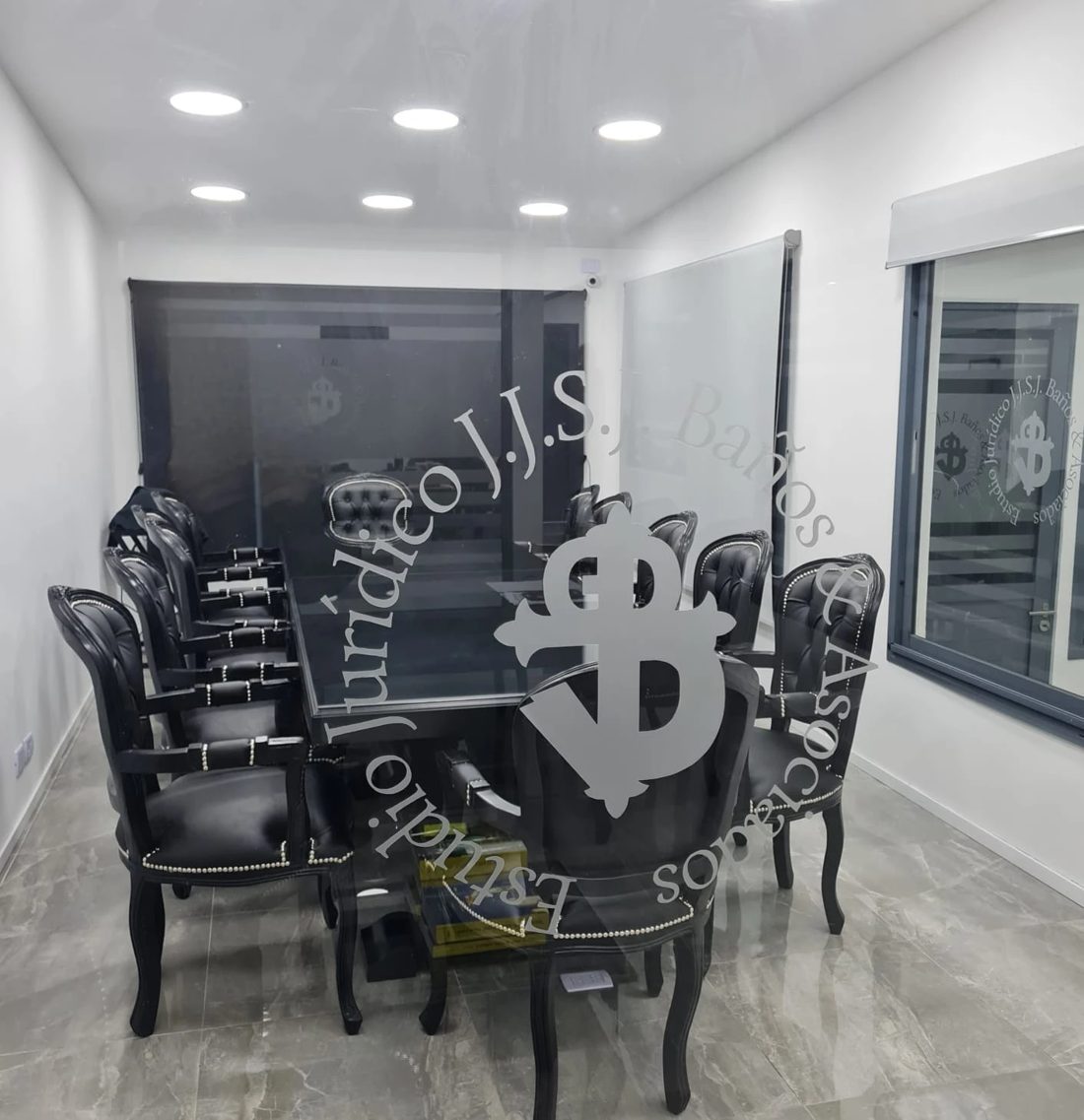 Sala de reuniones del Estudio Jurídico J.J.S.M.J. Baños & Asociados